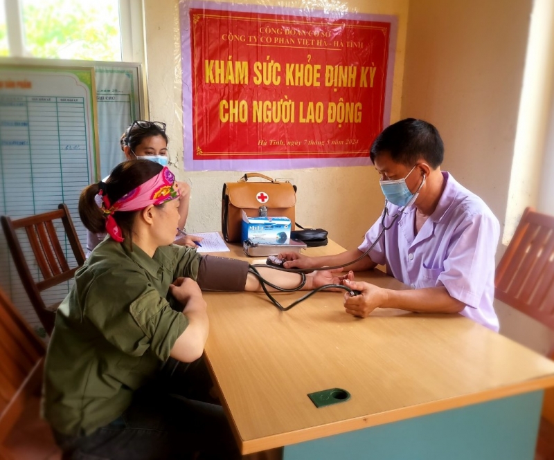 Công đoàn Công ty Cổ phần Việt Hà phối hợp khám sức khỏe định kỳ cho người lao động năm 2024.