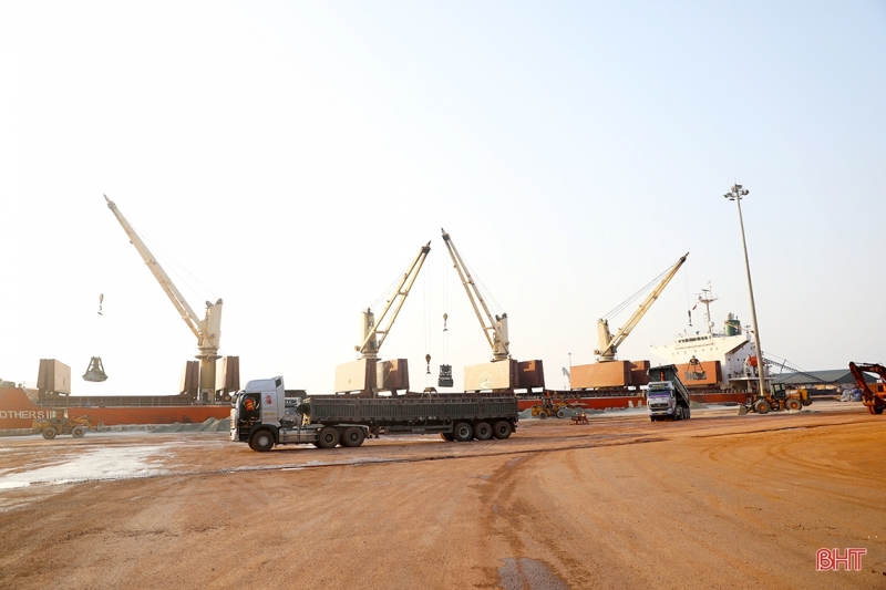 Không khí sản xuất sôi động ở 