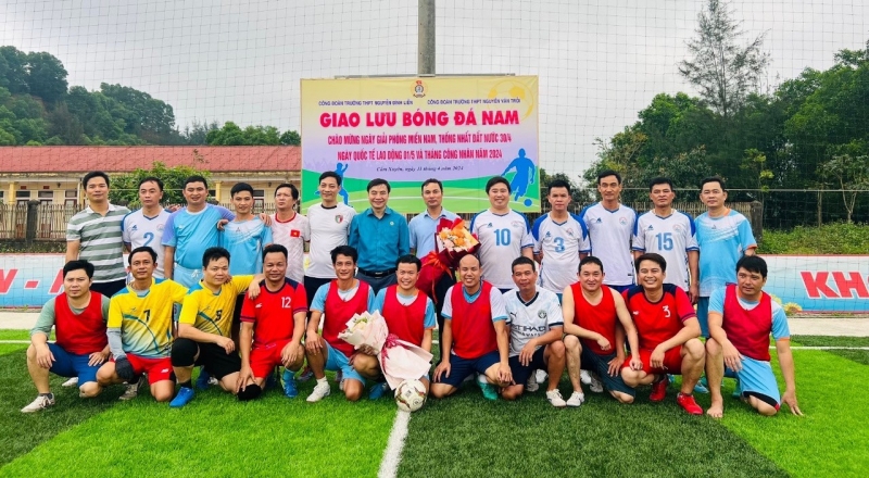 Công đoàn Trường THPT Nguyễn Đình Liễn phối hợp tổ chức giao lưu bóng đá nam chào mừng ngày Giải phóng Miền Nam, thống nhất đất nước 30/4, Ngày Quốc tế Lao động 01/5 và Tháng Công nhân năm 2024