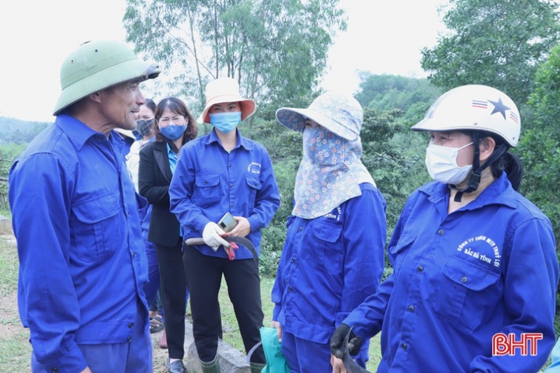 Người công nhân thủy nông 26 năm tận tâm cho đồng xanh lúa tốt