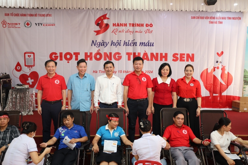 Hơn 160 đoàn viên, công nhân, viên chức lao động tham gia hiến máu nhân đạo