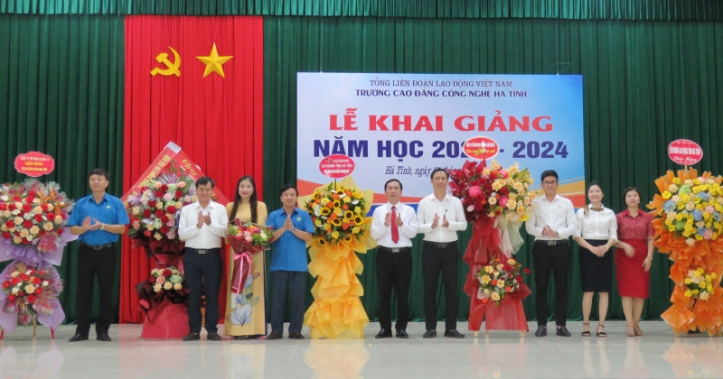 Trường Cao đẳng Công nghệ Hà Tĩnh khai giảng năm học mới