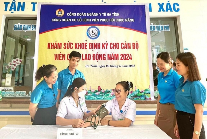 Công đoàn cơ sở Bệnh viện Phục hồi chức năng Hà Tĩnh tổ chức khám sức khoẻ định kỳ cho đoàn viên, người lao động năm 2024