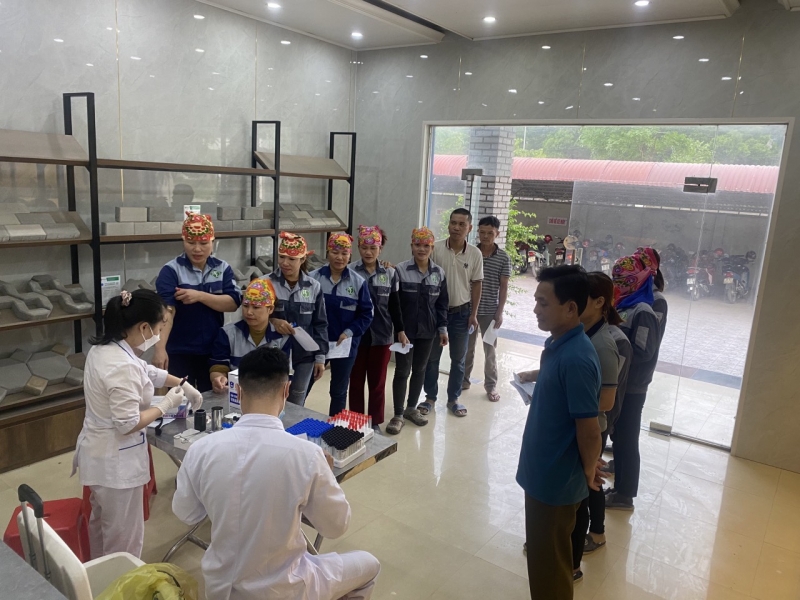 CĐCS Công ty Cổ phần Vật liệu xây dựng Hồng Lĩnh phối hợp tổ chức khám sức khỏe định kỳ cho công nhân lao động	