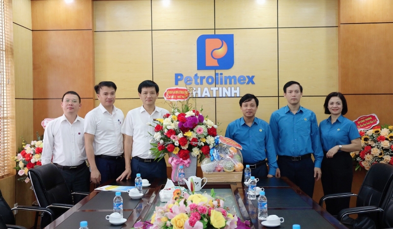 Liên đoàn Lao động tỉnh chúc mừng các doanh nghiệp nhân ngày Doanh nhân Việt Nam