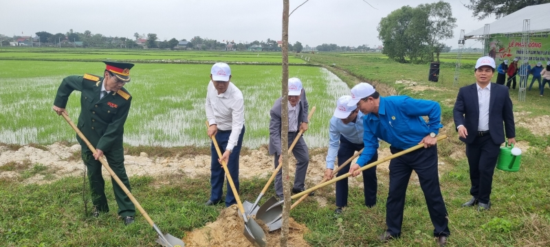 CĐN Giao thông - Xây dựng: Ra quân thực hiện phong trào Tết trồng cây góp phần nâng cao an toàn giao thông đường bộ