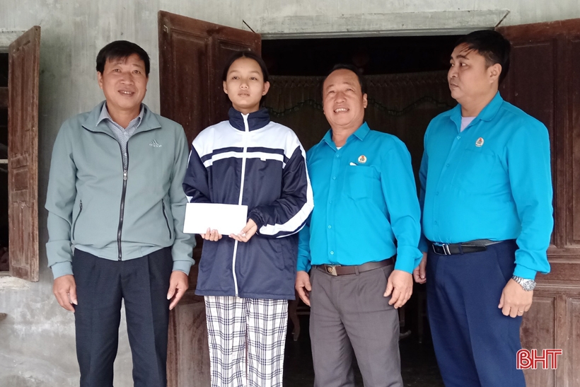 Công đoàn Hà Tĩnh tiếp sức cho trẻ em nghèo