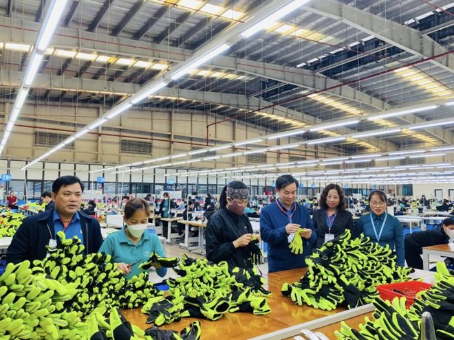 Kiểm tra chế độ, chính sách cho công nhân tại doanh nghiệp ở Hà Tĩnh